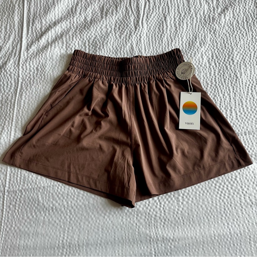NWT Vuori Villa Shorts in Sable - Picture 6 of 7
